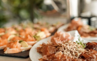 Cómo servir la cecina en casa y con qué acompañarla - La Casa del Jamón