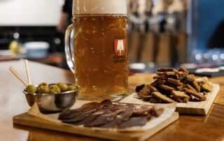 Jamón ibérico y cerveza artesana, maridaje fácil para casa - La Casa del Jamón