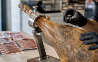 Ácaros del jamón, cómo detectar el piojillo - La Casa del Jamón