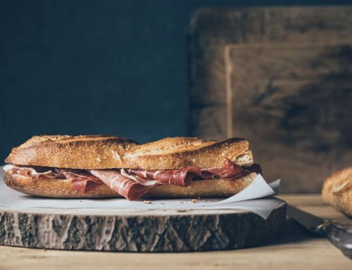 Bocadillos con jamón para verano