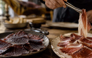 Cecina o jamón, diferencias de sabor y cómo elegir - La Casa del Jamón