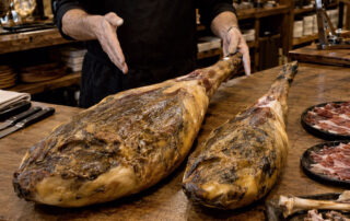 Jamón o paletilla, cuánto se aprovecha y cuál compensa - La Casa del Jamón